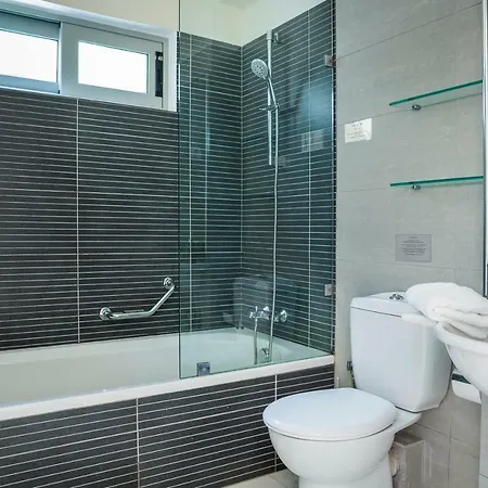 Sterna - Contemporary With Private Pool & Sea Views, 别墅 费斯卡尔德宏